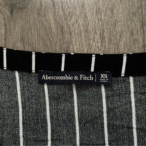 Abercrombie & Fitch Striped Tie Front Crop Top - Picture 5 of 6
